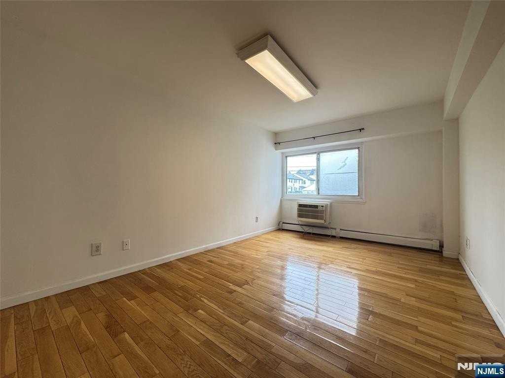 333 Grand Ave #2R - Photo 7 of 13
