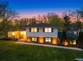 featured image of 1011 Washington Ave S