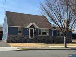 featured image of 820 Morton St #2