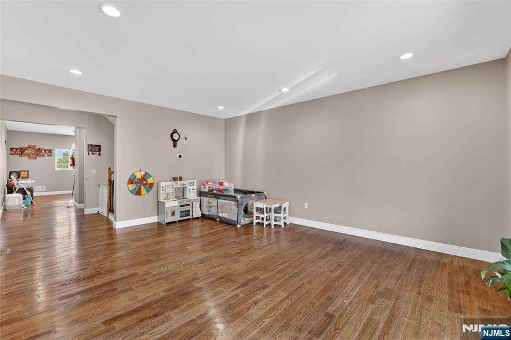 524 Harrison Ave #3 - Photo 4 of 32