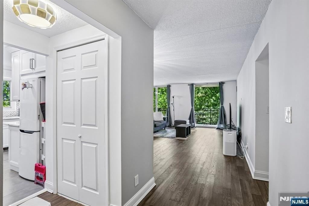 1077 River Rd #211 - Photo 4 of 25