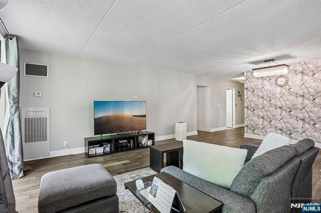 1077 River Rd #211 - Photo 5 of 25