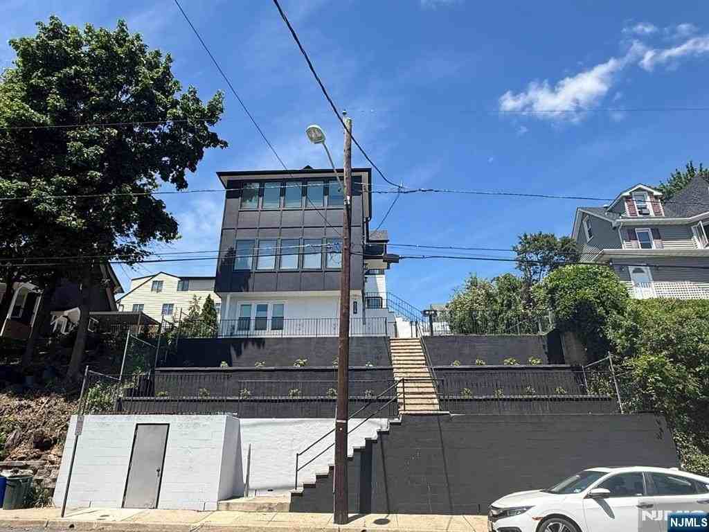 606 5th St - Photo 3 of 47