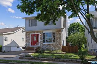 8 Garden Pl - Photo 1 of 1