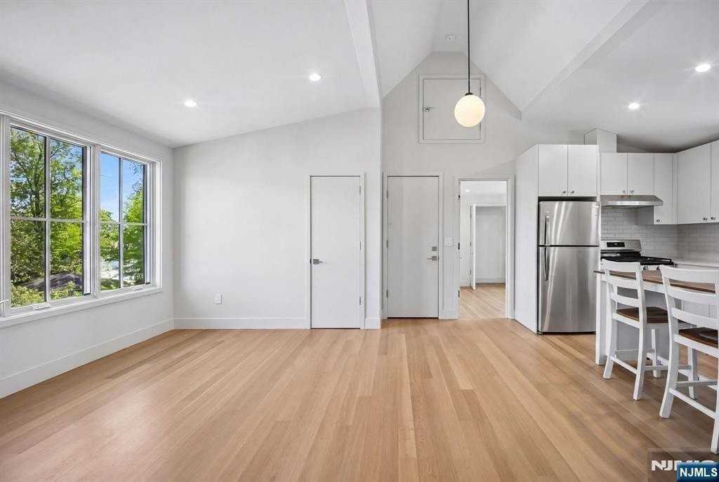 75 Midland Ave #5 - Photo 3 of 16