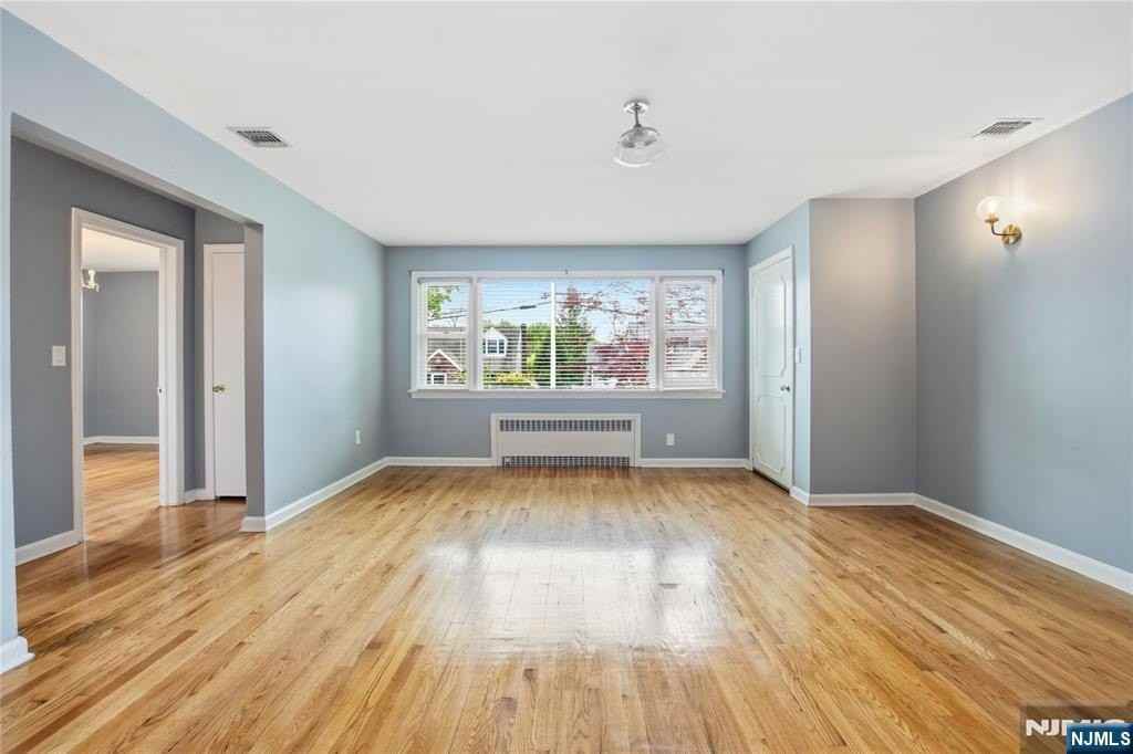 112 E Ackerman Ave - Photo 4 of 16