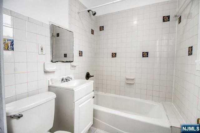 413 70th St #5 - Photo 7 of 7