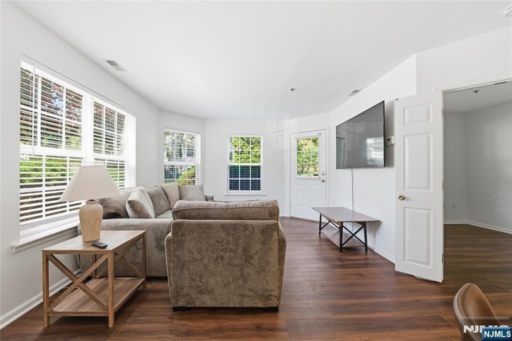 5301 Tudor Dr - Photo 3 of 35