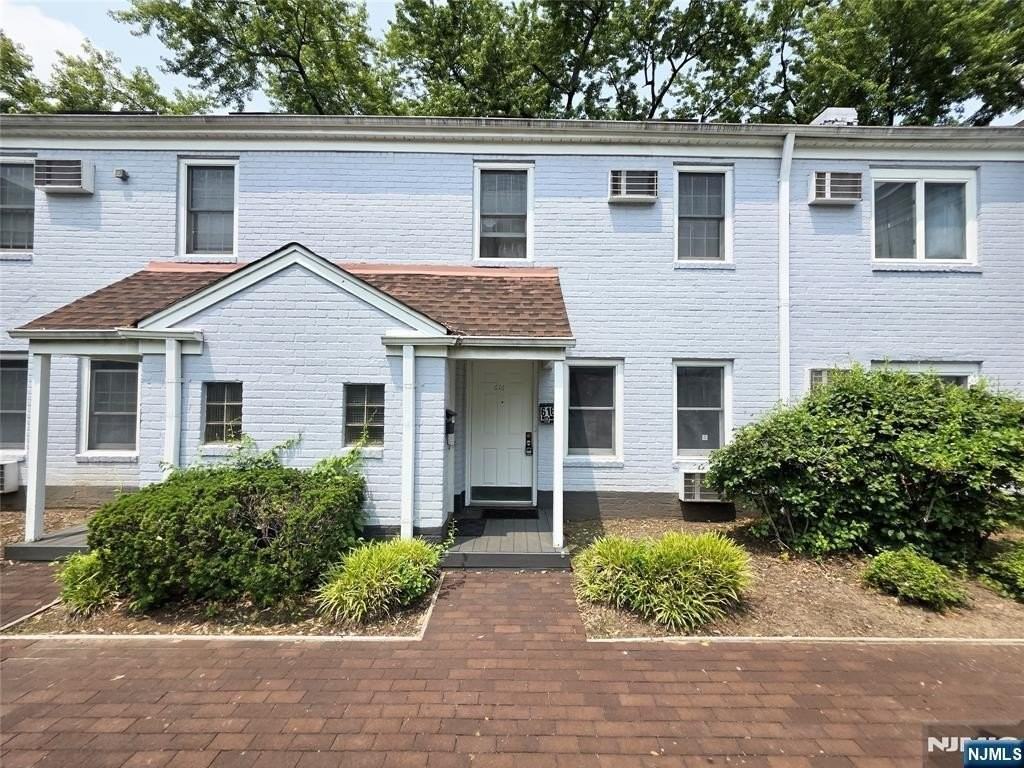 616 Grand Ave #D