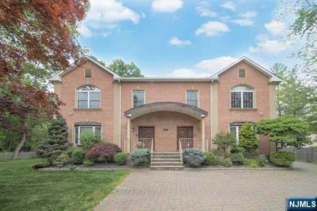 385 Livingston St