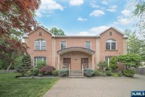 featured image of 385 Livingston St