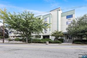 featured image of 850 Main St #302