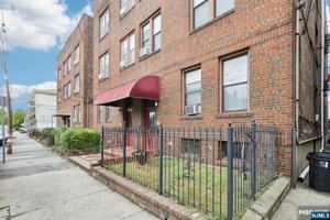 featured image of 262 Clendenny Ave #6