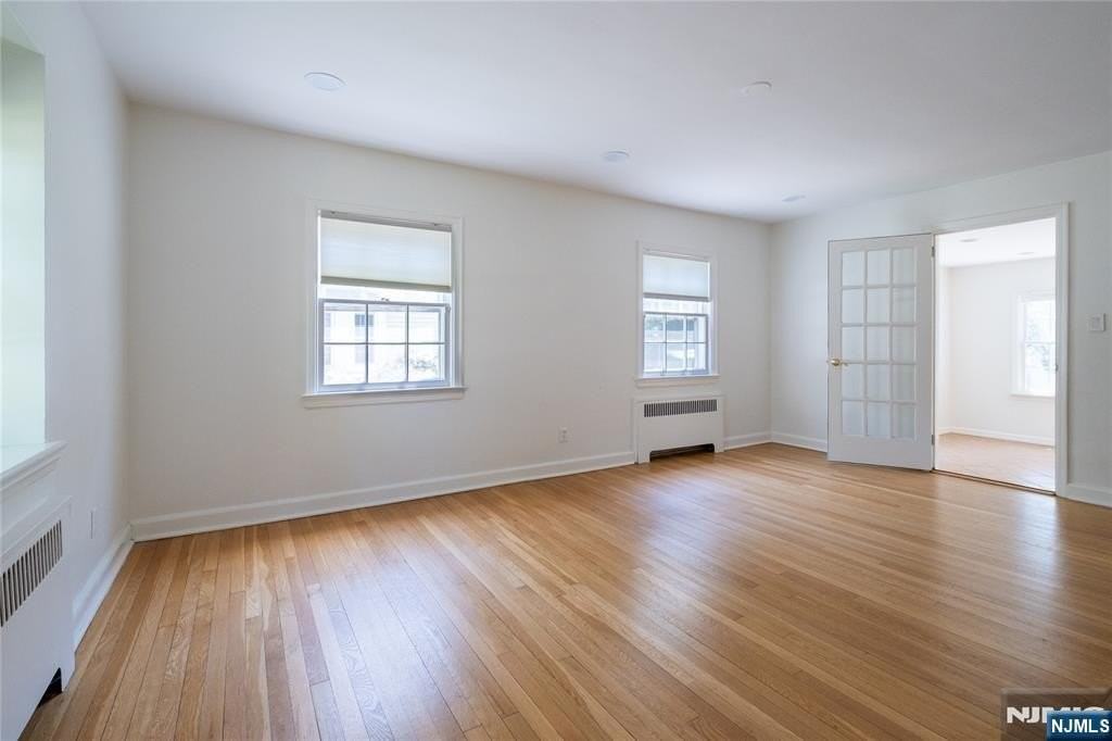 198 Rodney St - Photo 4 of 18
