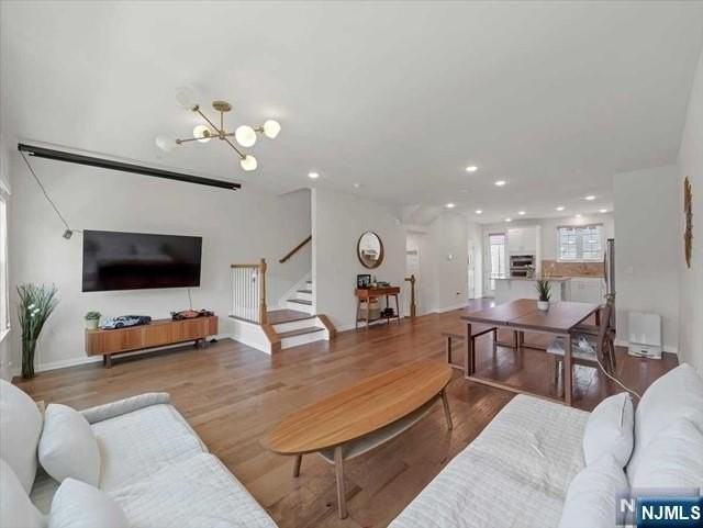 12 Litchfield Ln
