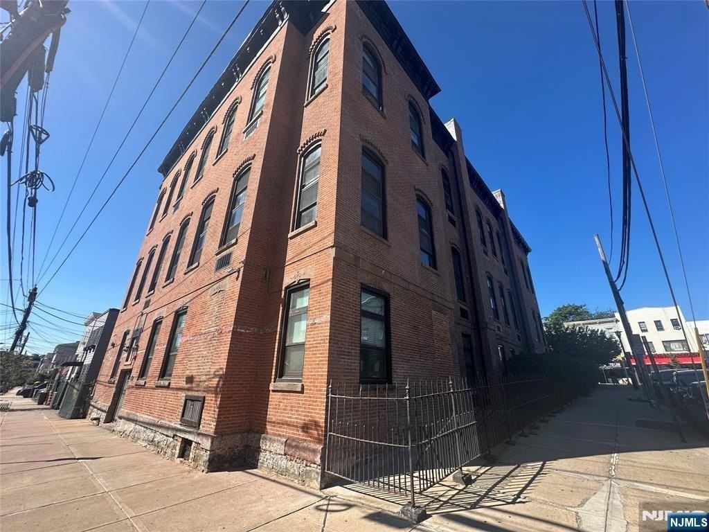 464 Central Ave #B9