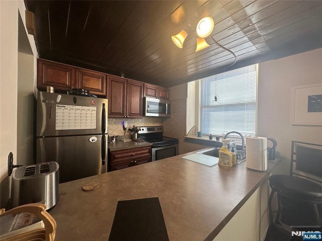 464 Central Ave #B9 - Photo 6 of 21