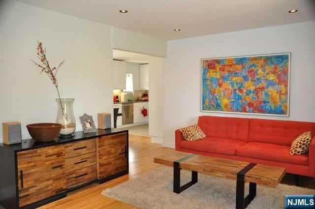 24 Elmwood Ter - Photo 4 of 14