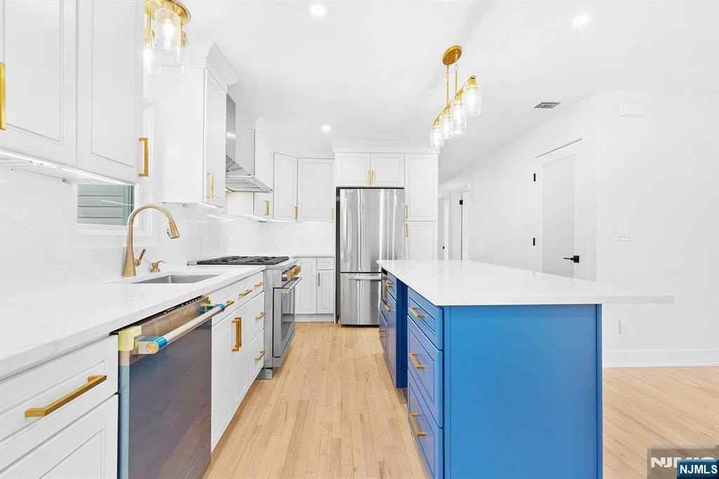 80 Haring Dr - Photo 3 of 35