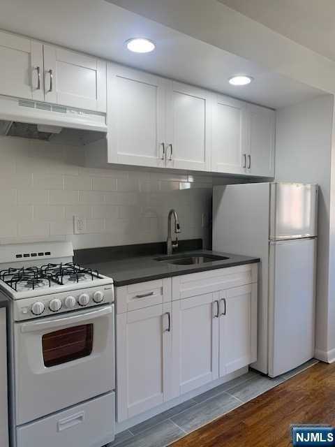 431 Grand Ave #8 - Photo 2 of 6