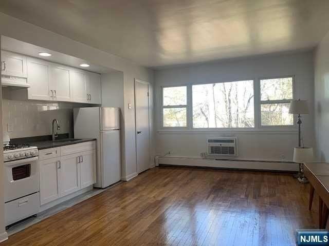 431 Grand Ave #8 - Photo 3 of 6