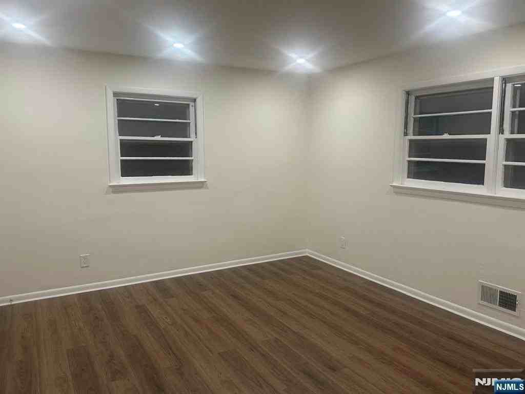 152 Williams Ave #1stFL - Photo 6 of 6