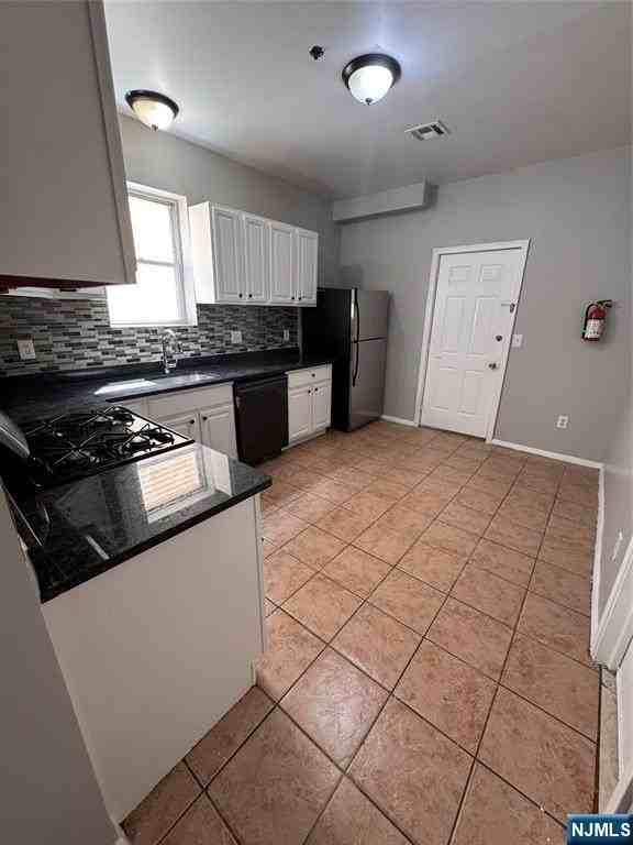 117 S 12th St #3 - Photo 3 of 20