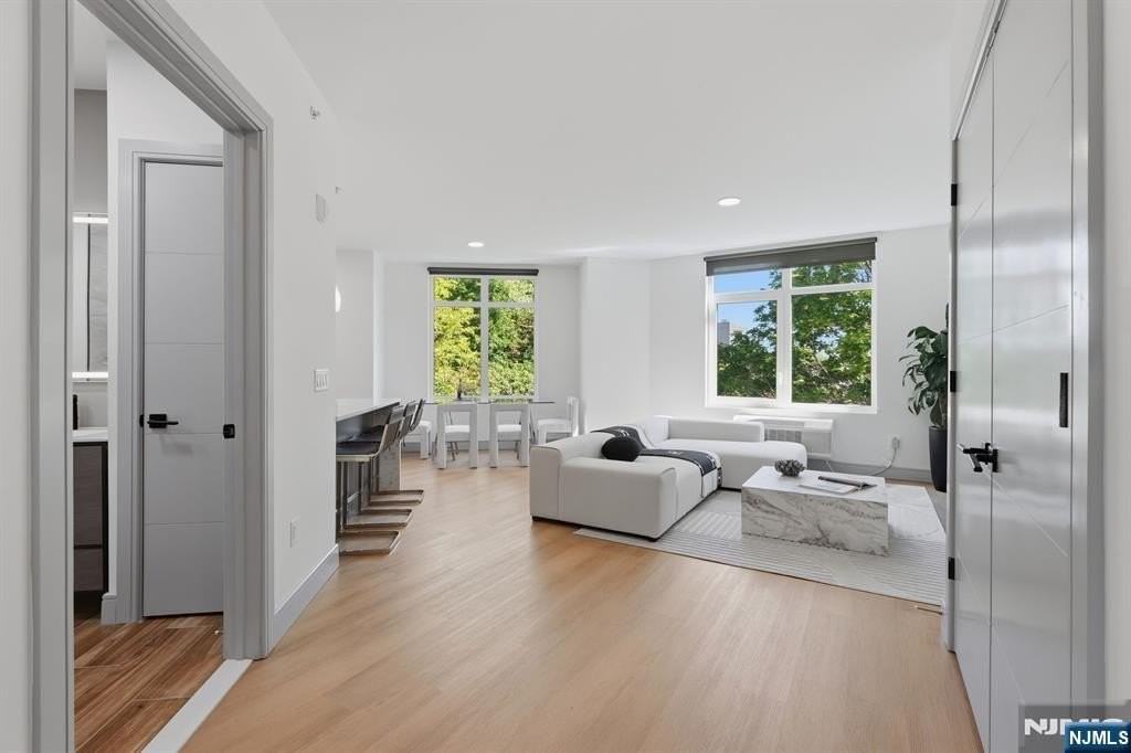 1435 10th St #207 - Photo 5 of 17