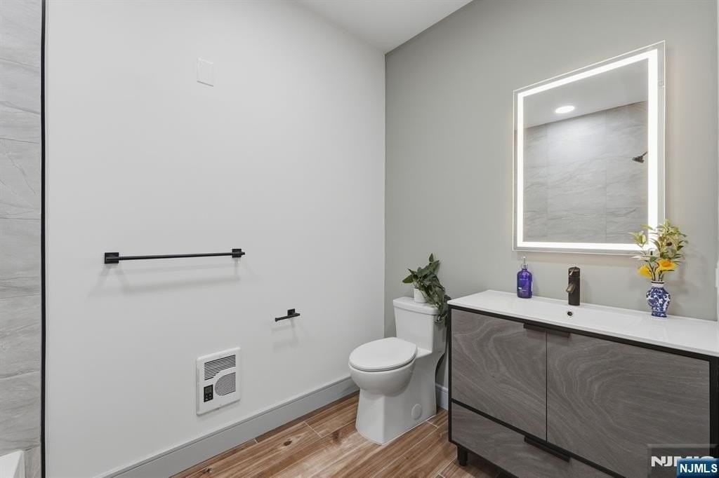 1435 10th St #207 - Photo 7 of 17