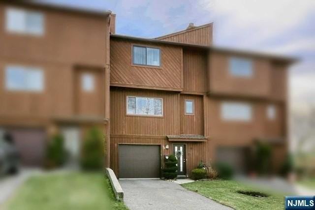 16 Alana Dr #16