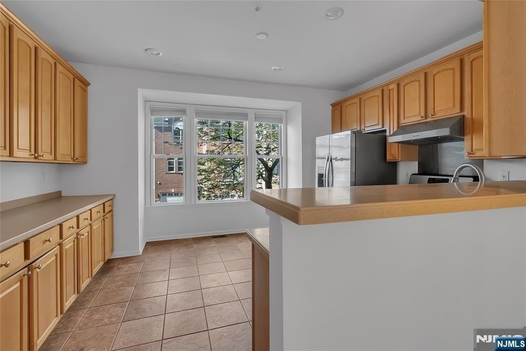451 Albany Ct - Photo 2 of 50