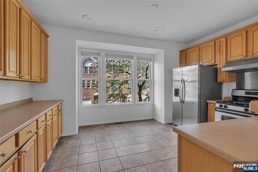 451 Albany Ct - Photo 3 of 50