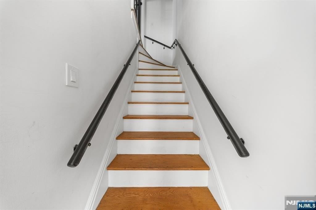 11 W Gouverneur Ave #2 - Photo 3 of 20