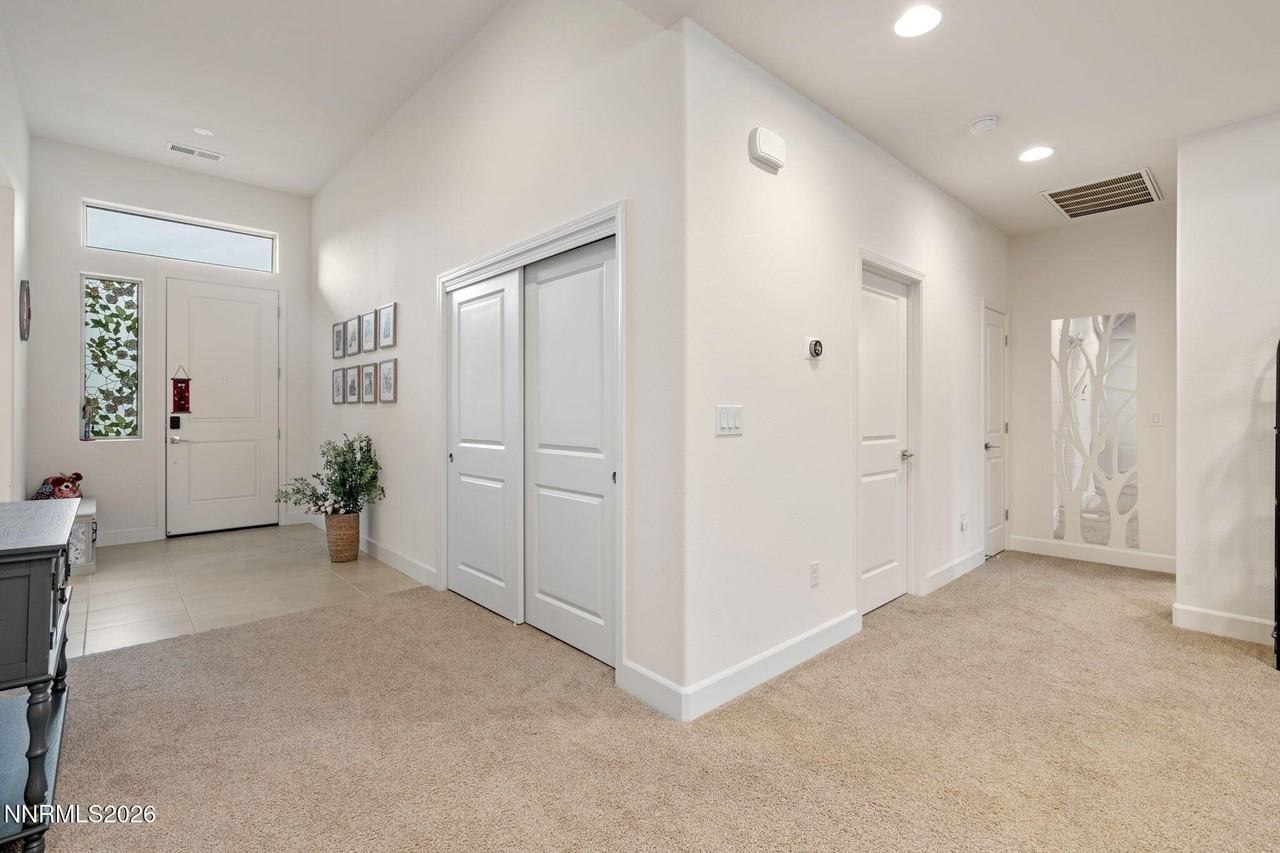 11169 Haystack Hill Ln - Photo 4 of 31
