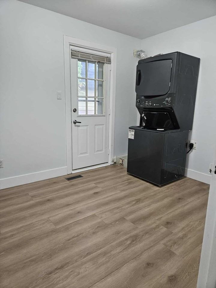 719 Jackson Crt - Photo 3 of 3