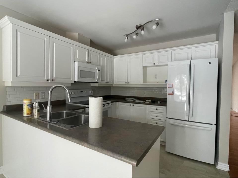 1241 Beaverbrook Ave - Photo 2 of 18