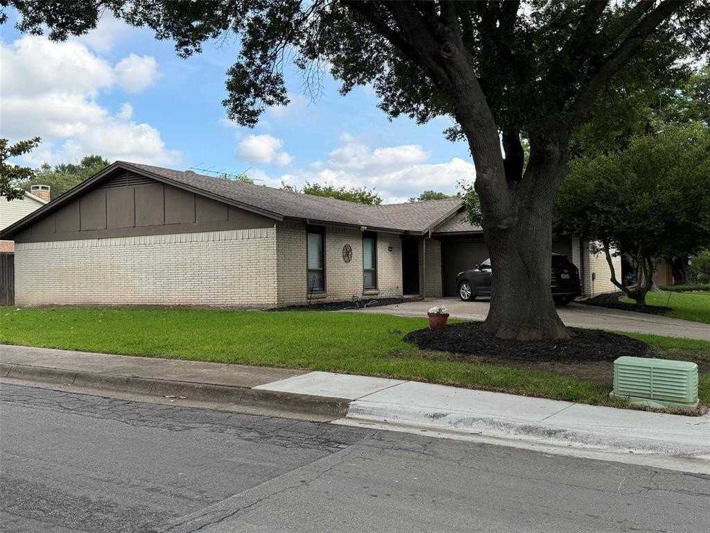 15745 Covewood Cir - Photo 3 of 21