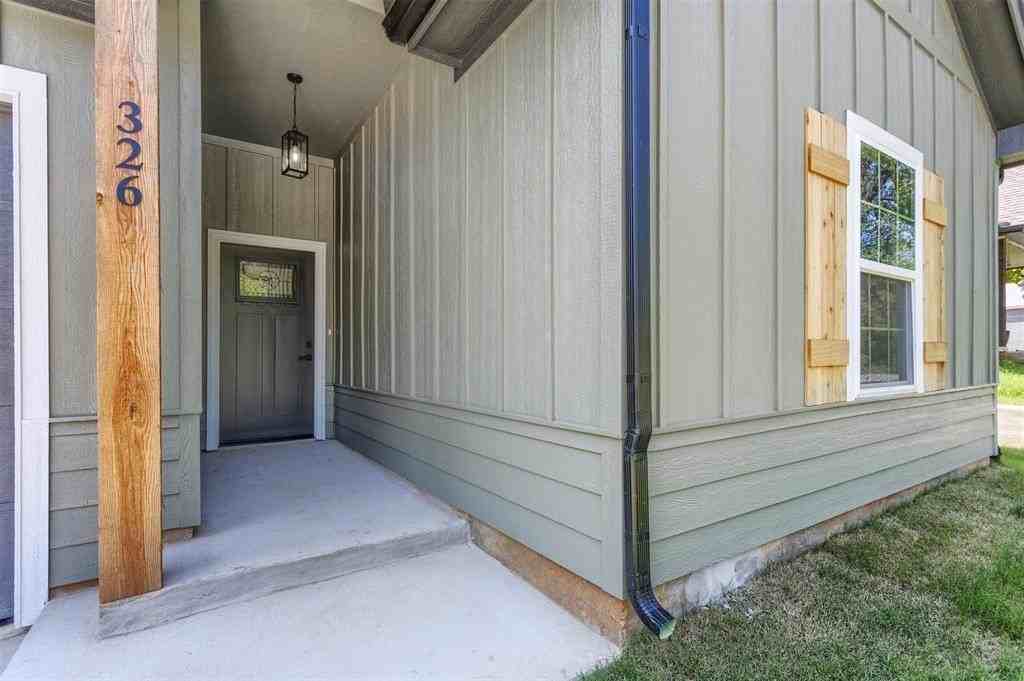 326 W Day St - Photo 2 of 19
