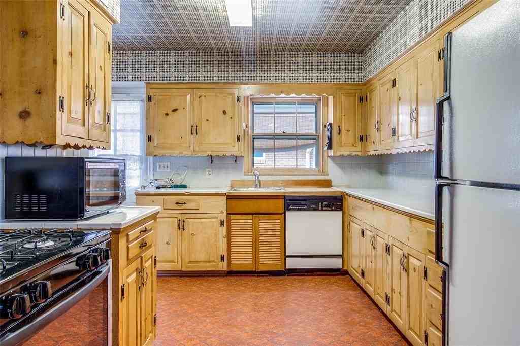 4120 Clover Ln - Photo 6 of 12
