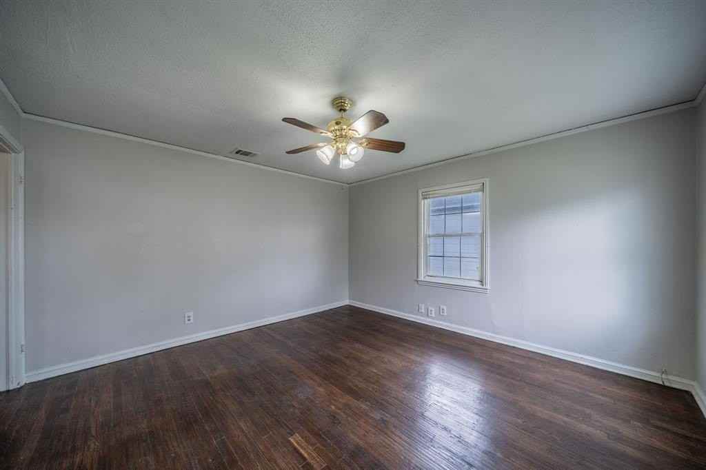 1155 Greenbrier Dr - Photo 2 of 16