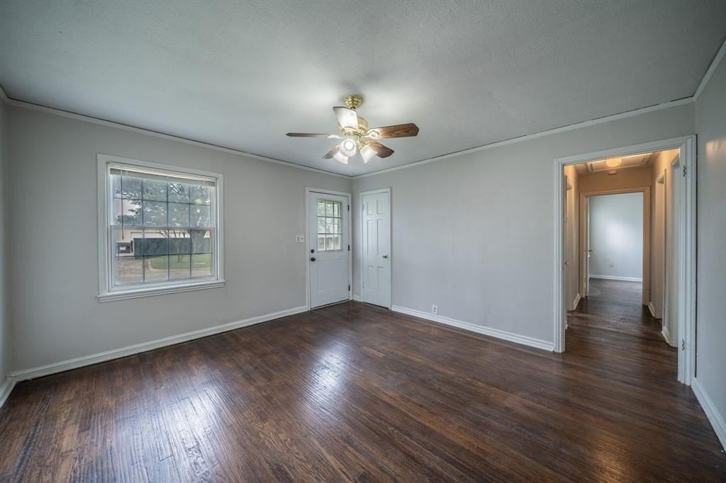 1155 Greenbrier Dr - Photo 4 of 16
