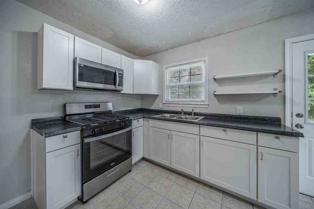 1155 Greenbrier Dr - Photo 6 of 16