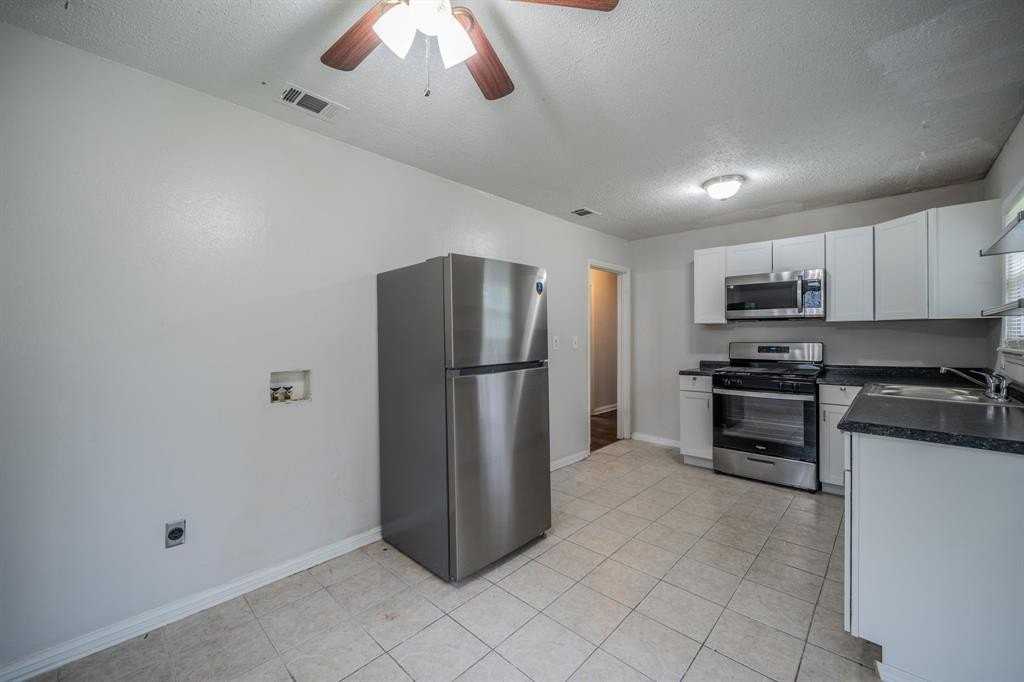 1155 Greenbrier Dr - Photo 7 of 16