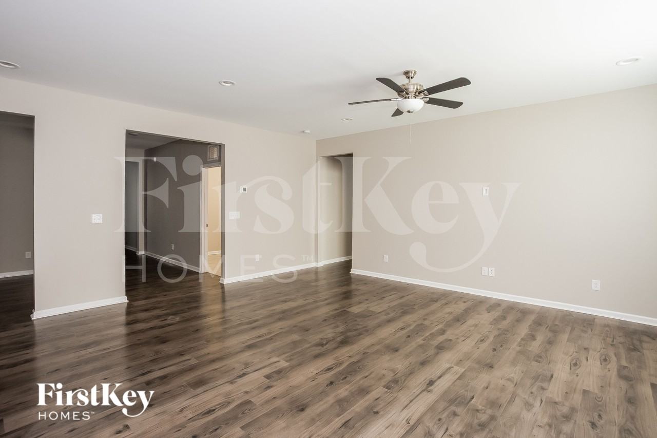 777 Alexander Commons Dr - Photo 5 of 19