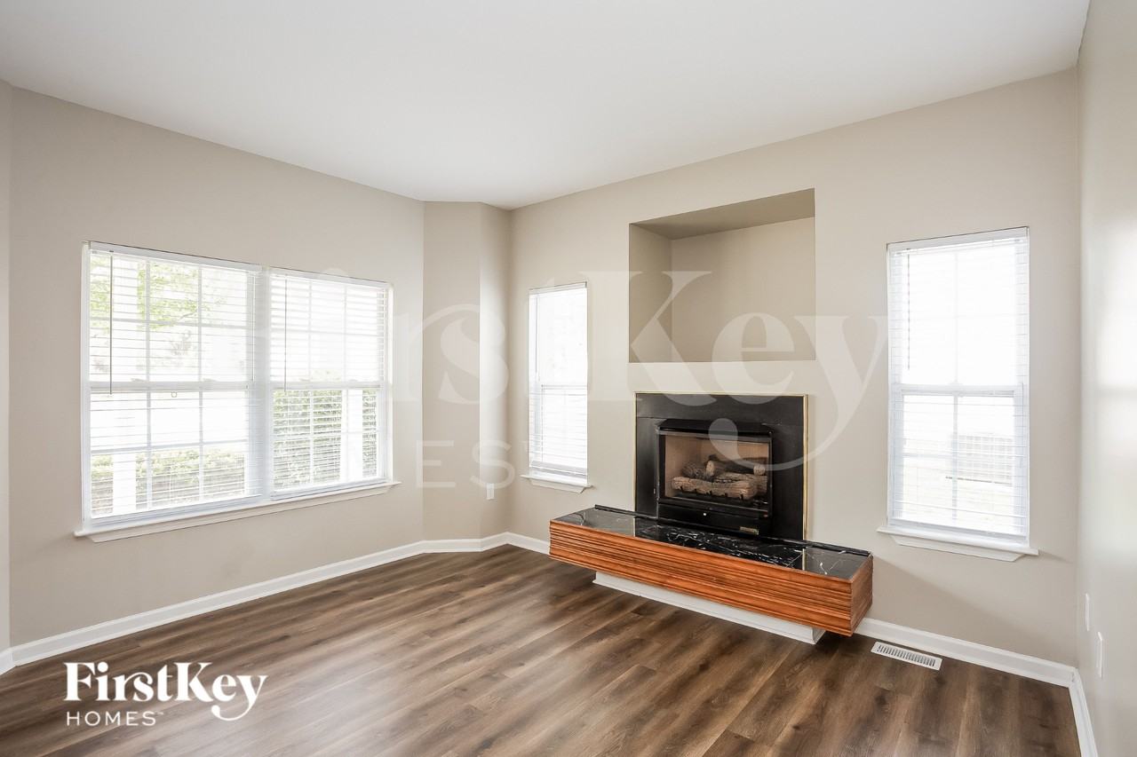 3402 Continental Dr - Photo 3 of 19