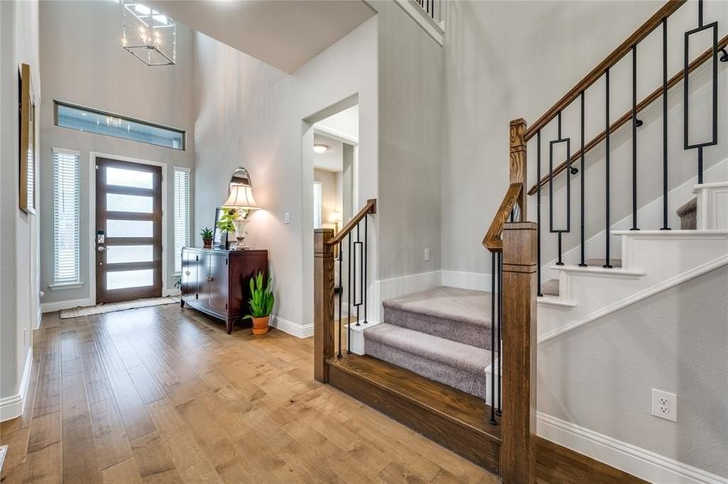 13474 Chalet Ave - Photo 4 of 35