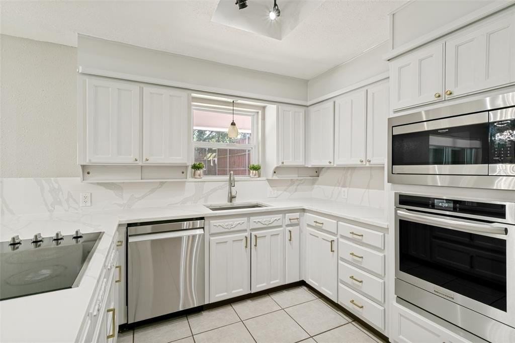 3012 Pin Oak Ln - Photo 4 of 10