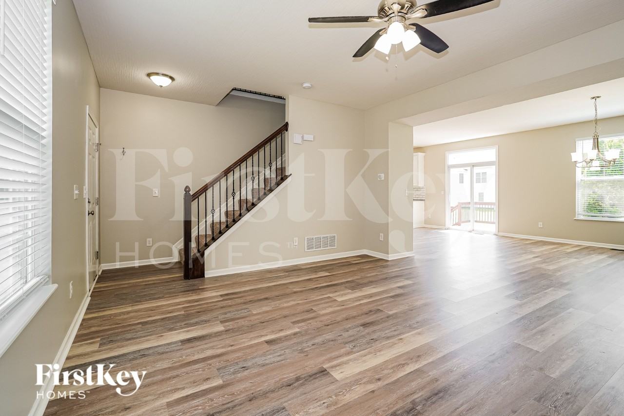 891 Orwell St - Photo 2 of 19