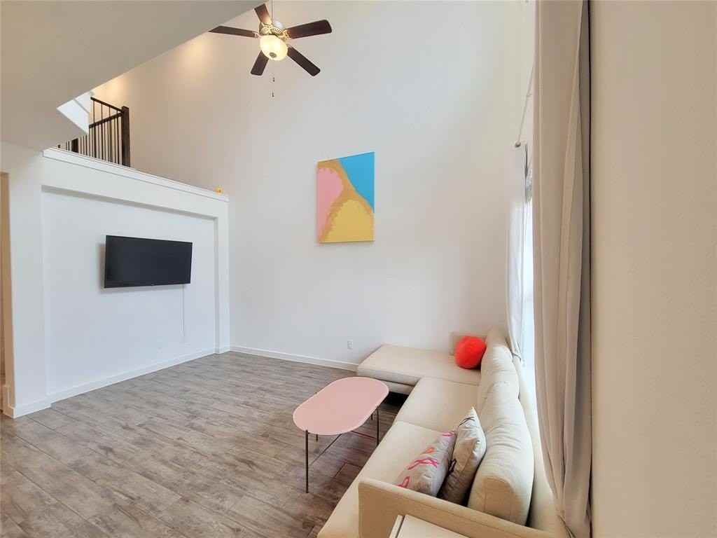 3913 Crown Ave - Photo 4 of 23