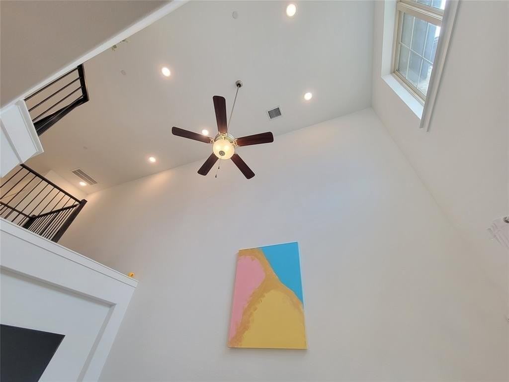 3913 Crown Ave - Photo 5 of 23